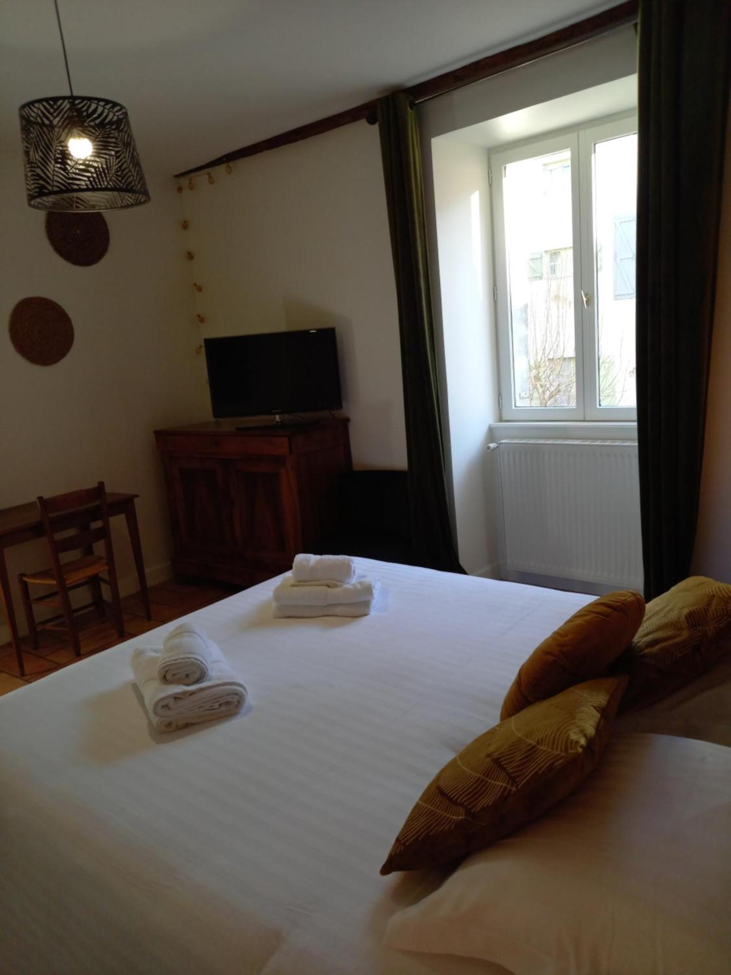 Hotel De La Halle Nolay  Bagian luar foto
