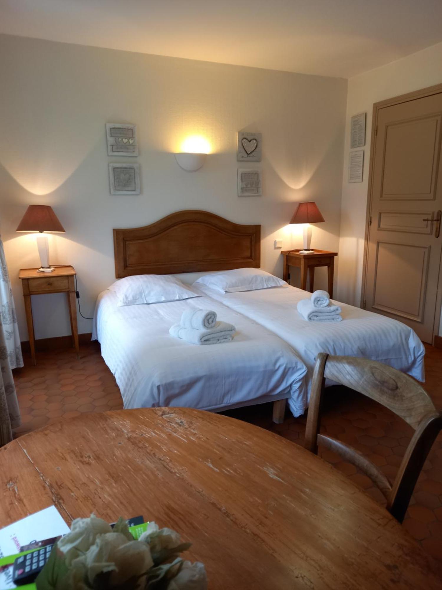 Hotel De La Halle Nolay  Bagian luar foto