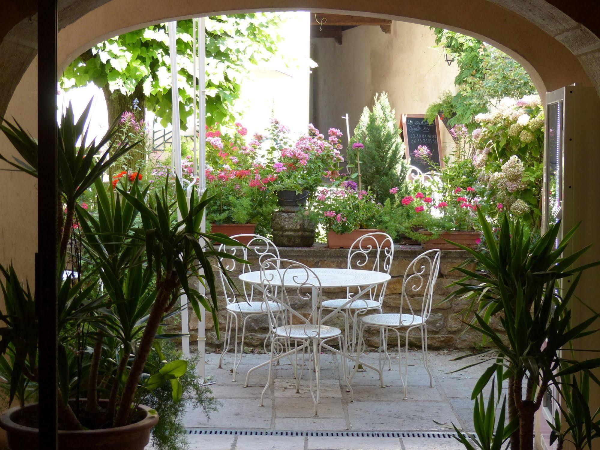 Hotel De La Halle Nolay  Bagian luar foto