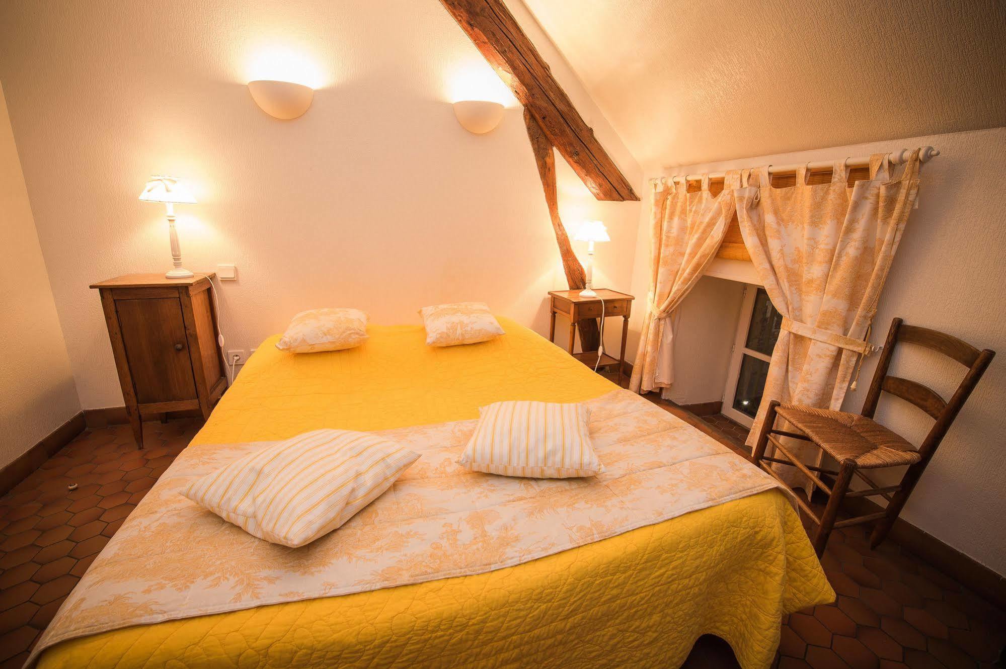 Hotel De La Halle Nolay  Bagian luar foto