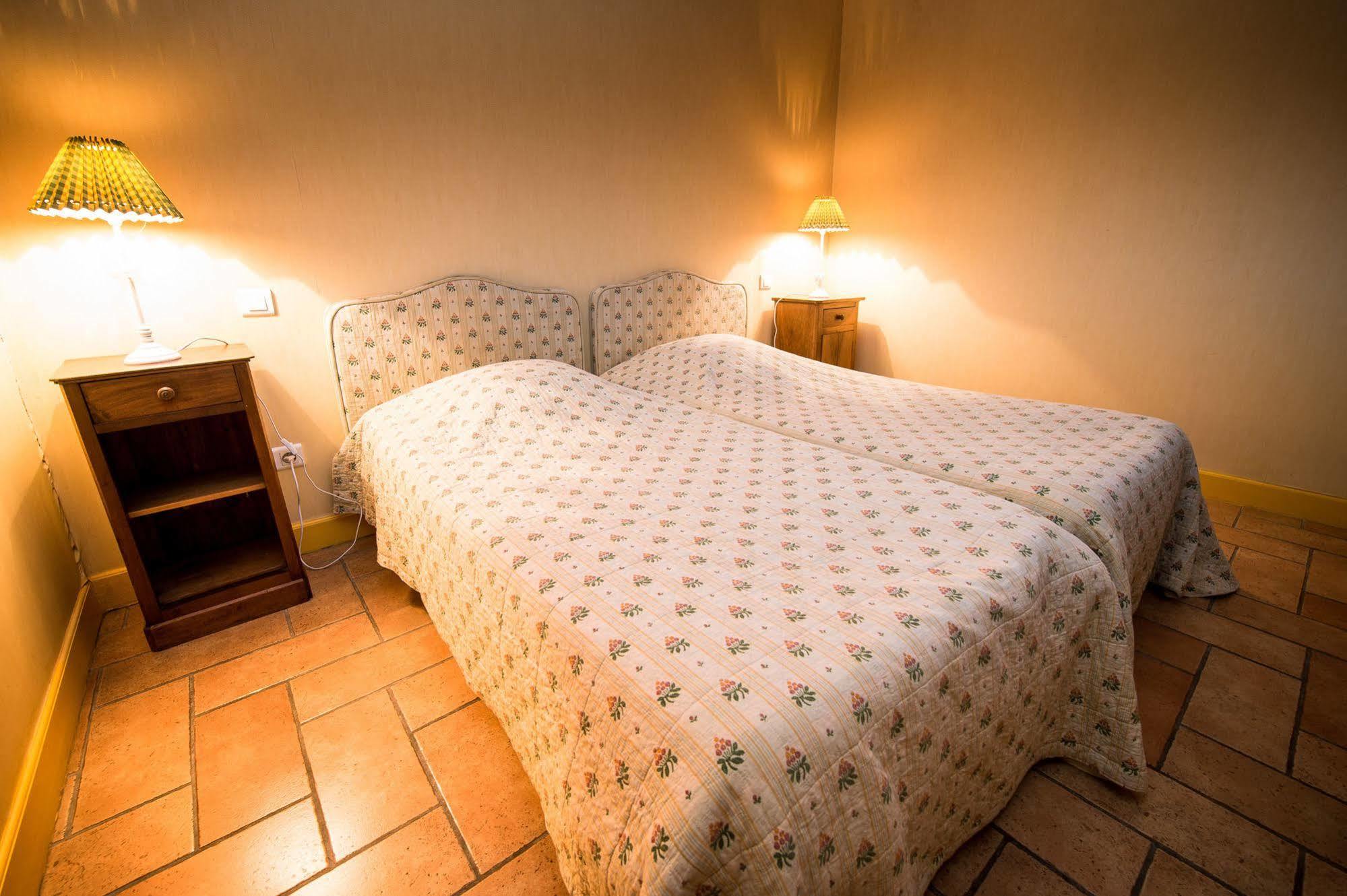 Hotel De La Halle Nolay  Bagian luar foto