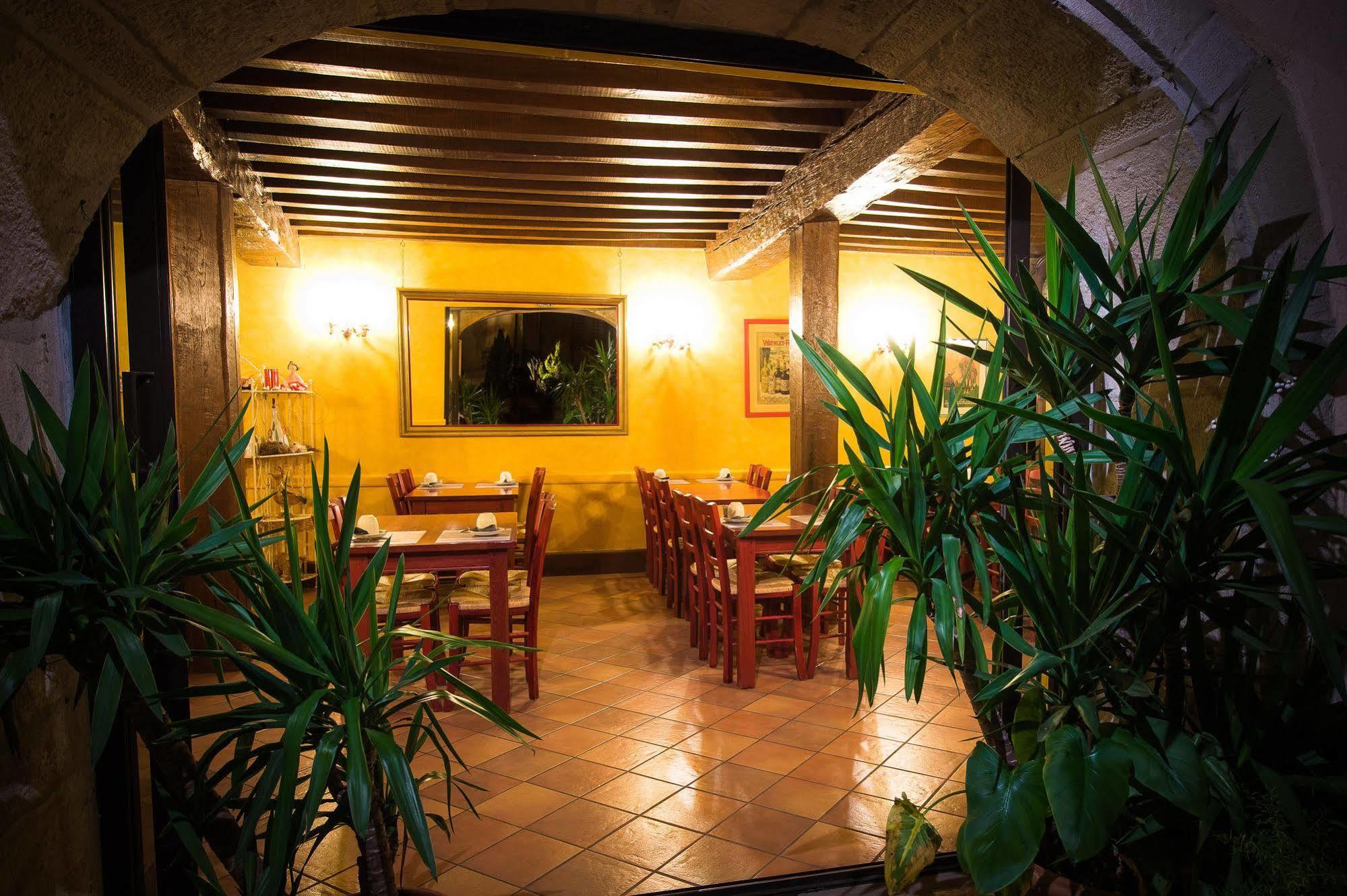 Hotel De La Halle Nolay  Bagian luar foto